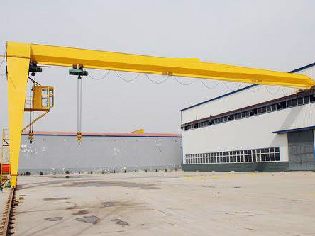 半龍門(mén)式起重機(jī)